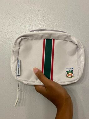 United x Wrexham Men’s Toiletry/ Travel Bag